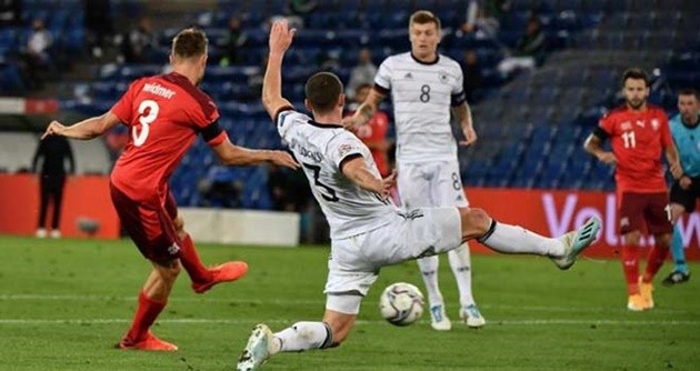 Leno xuất sắc trước Liverpool - Bóng Đá