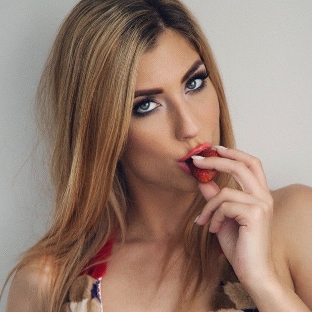 Hungarian porn star claims three Manchester United players have hired her as an escort - Bóng Đá