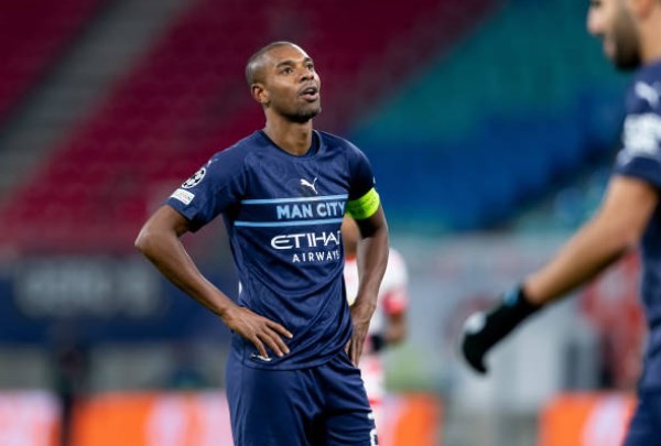 Messi hoảng hồn khi được xin chữ ký - Bóng Đá