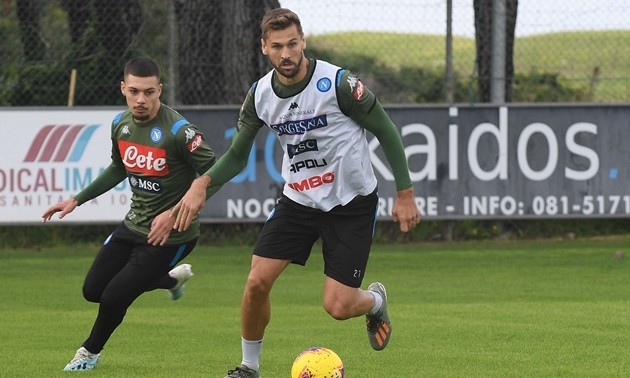 Napoli mâu thuẫn nội bộ, 