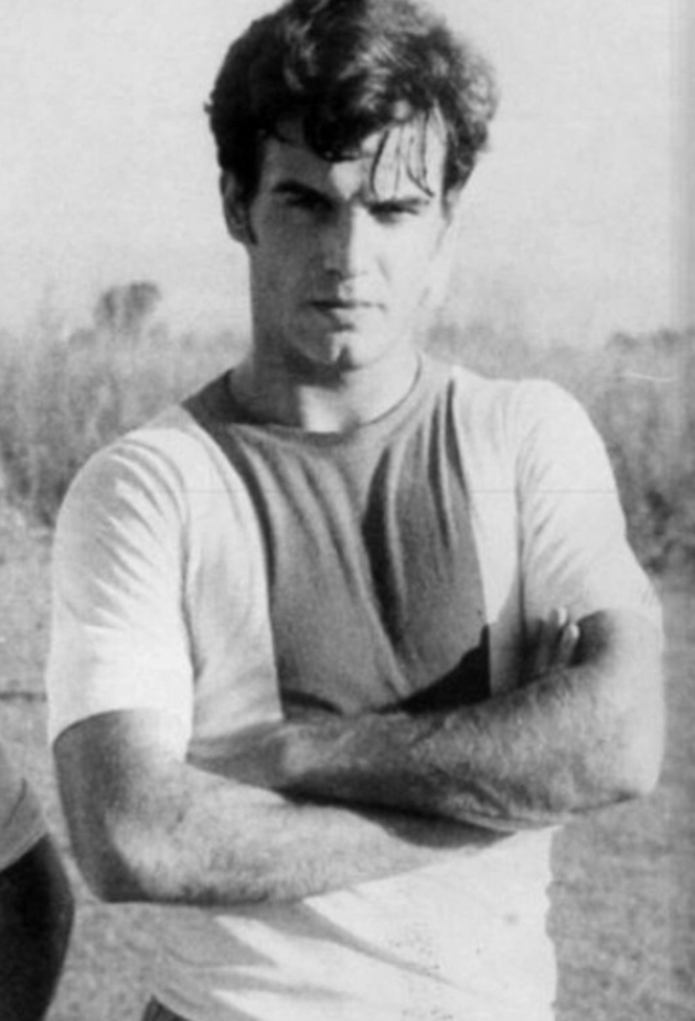 Leeds boss Marcelo Bielsa looks like a movie star in amazing throwback photos as young man in 1970s - Bóng Đá