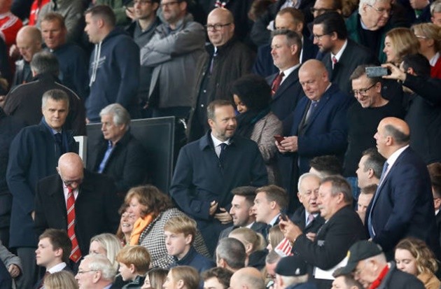 Fan M.U thuê máy bay đòi đuổi Woodward - Bóng Đá