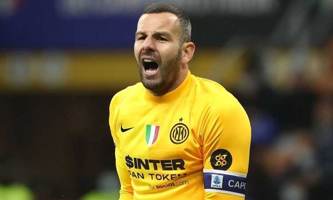 Chế Ronaldo đá phạt - Bóng Đá