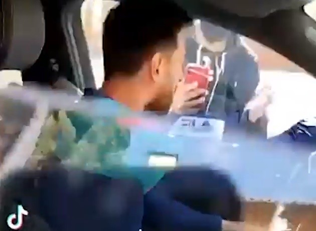 Jose Mourinho snubs meeting fans after one launches a snowball at him - Bóng Đá