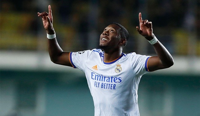 Gary Neville sends strong message to Manchester United target Frenkie de Jong and Barcelona - Bóng Đá