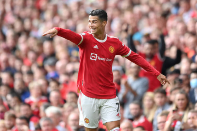 Không chỉ cú đúp, hành động tinh tế của Ronaldo khiến CĐV phát cuồng - Bóng Đá