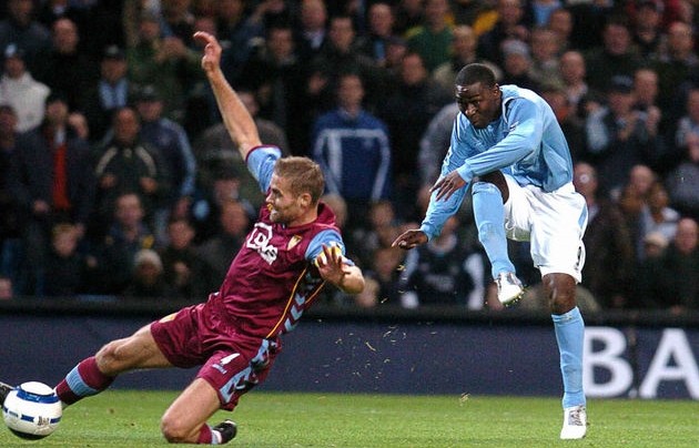 Từ Schmeichel đến Tevez: 7 cái tên từng khoác áo Man Utd và Man City - Bóng Đá