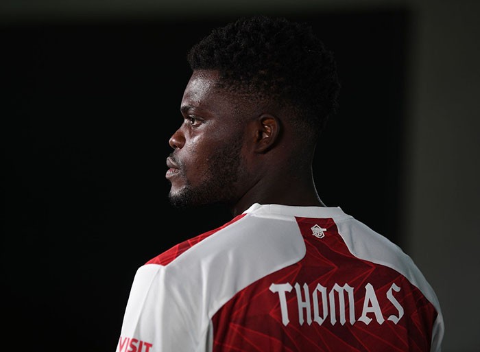 Thomas Partey lý giải vì sao không để họ trên áo đấu Arsenal - Bóng Đá