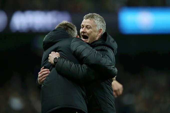 Manchester United fans hail Ole Gunnar Solskjaer for defeating both Guardiola & Mourinho within three days - Bóng Đá