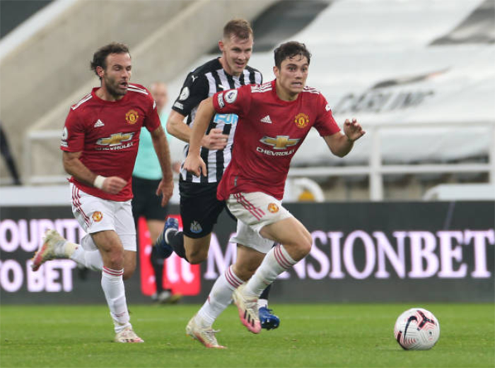 Manchester United fans praise Dan James' performance - Bóng Đá