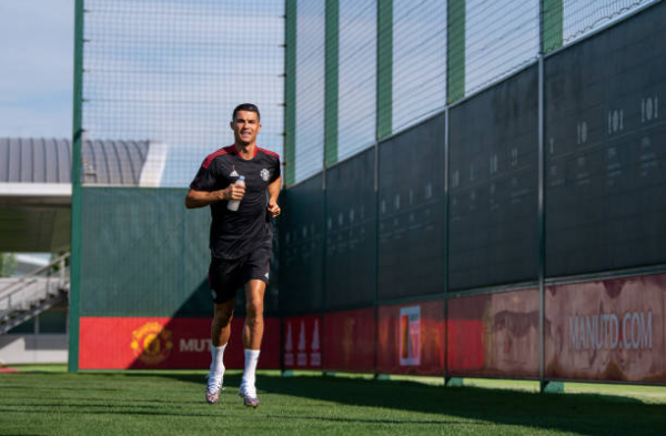 CHÍNH THỨC: Ronaldo ký hợp đồng với Man Utd - Bóng Đá