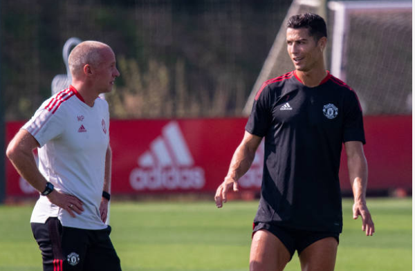 CHÍNH THỨC: Ronaldo ký hợp đồng với Man Utd - Bóng Đá