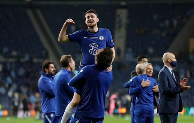 Jorginho bị phóng viên 