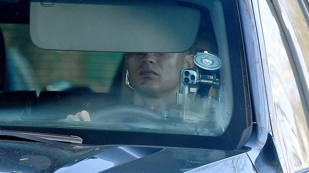 Man Utd trở lại tập luyện, Ronaldo có hành động bất ngờ - Bóng Đá