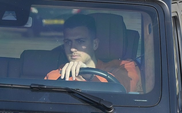 Man Utd trở lại tập luyện, Ronaldo có hành động bất ngờ - Bóng Đá