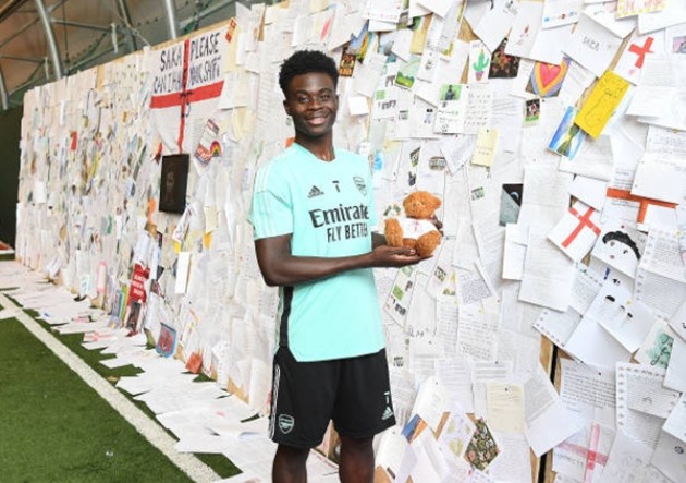 Bukayo Saka sends emotional message to Arsenal fans as Gunners star returns to training - Bóng Đá