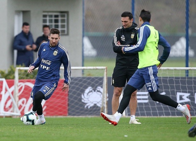 Lionel Messi lends £12m luxury private jet with kitchen and two bathrooms to Argentina team-mates for international duty - Bóng Đá