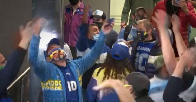 fan thăm Maradona  - Bóng Đá