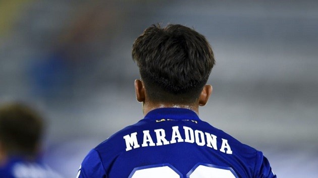 Con gái cưng của Maradona bật khóc nức nở trên khán đài Boca Juniors - Bóng Đá
