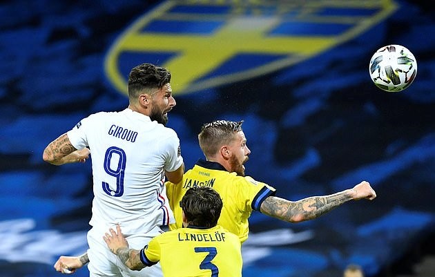 Lewandowski tịt ngòi, Bayern bất ngờ ngã ngựa trên sân khách - Bóng Đá