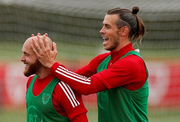 Nhìn Chamberlain rực sáng, sao Hà Lan bắt đầu lo lắng - Bóng Đá