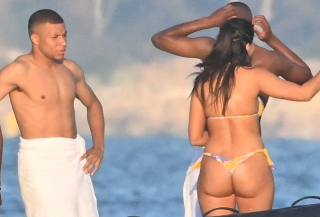 Ben Chilwell spotted hand-in-hand with stunning Netflix model Holly Scarfone - Bóng Đá