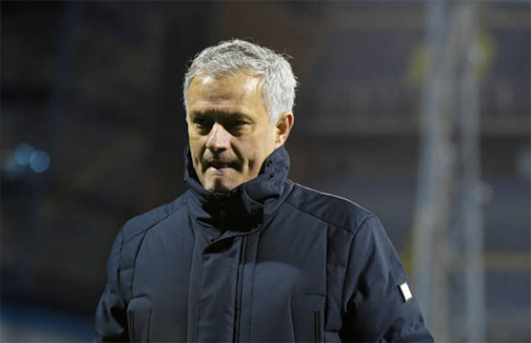 Người cũ Chelsea khiến Man Utd 'đứng ngồi không yên' - Bóng Đá