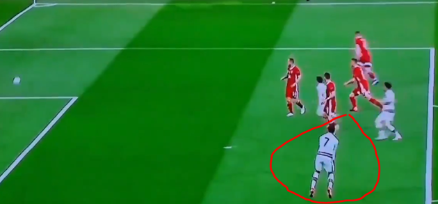 Cristiano Ronaldo fumes at Diogo Jota for not passing in Euro 2020 opener - Bóng Đá