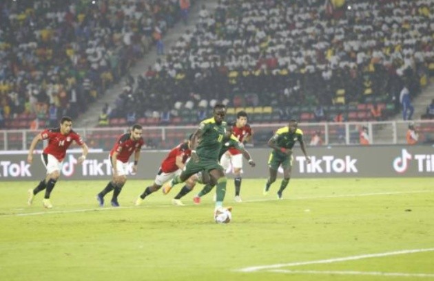 Cười té khói với loạt ảnh chế Ronaldo và Messi thi Olympic - Bóng Đá