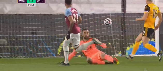 Watch Jesse Lingard dribble from inside own half to score goal  - Bóng Đá