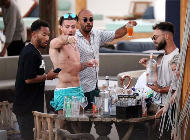 Luke Shaw and Jack Grealish relax by pool at exclusive Mykonos - Bóng Đá