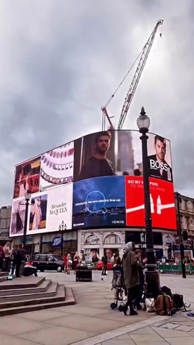 Người cũ Arsenal xuất thần; Keylor Navas hóa 