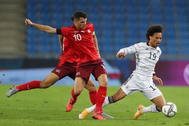 Granit Xhaka pulled off an incredible pass in Switzerland 1-1 Germany - Bóng Đá