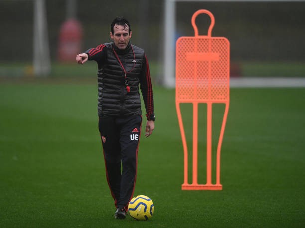 Giữa tin đồn mâu thuẫn với Emery, Ozil bỗng 'hóa' Ninja trên sân tập - Bóng Đá