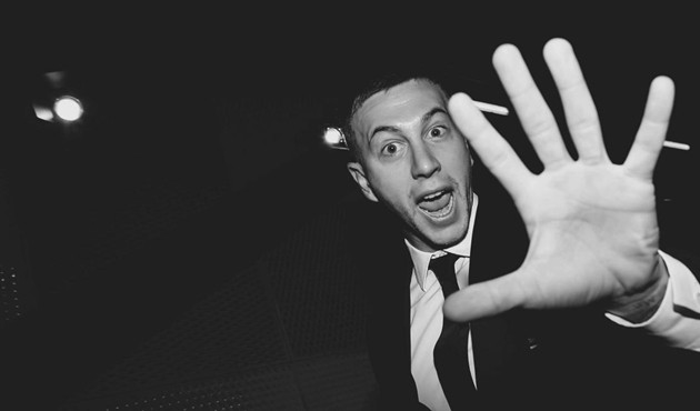 Gary Neville nói thẳng về bản gia hạn của Man Utd và Cavani - Bóng Đá