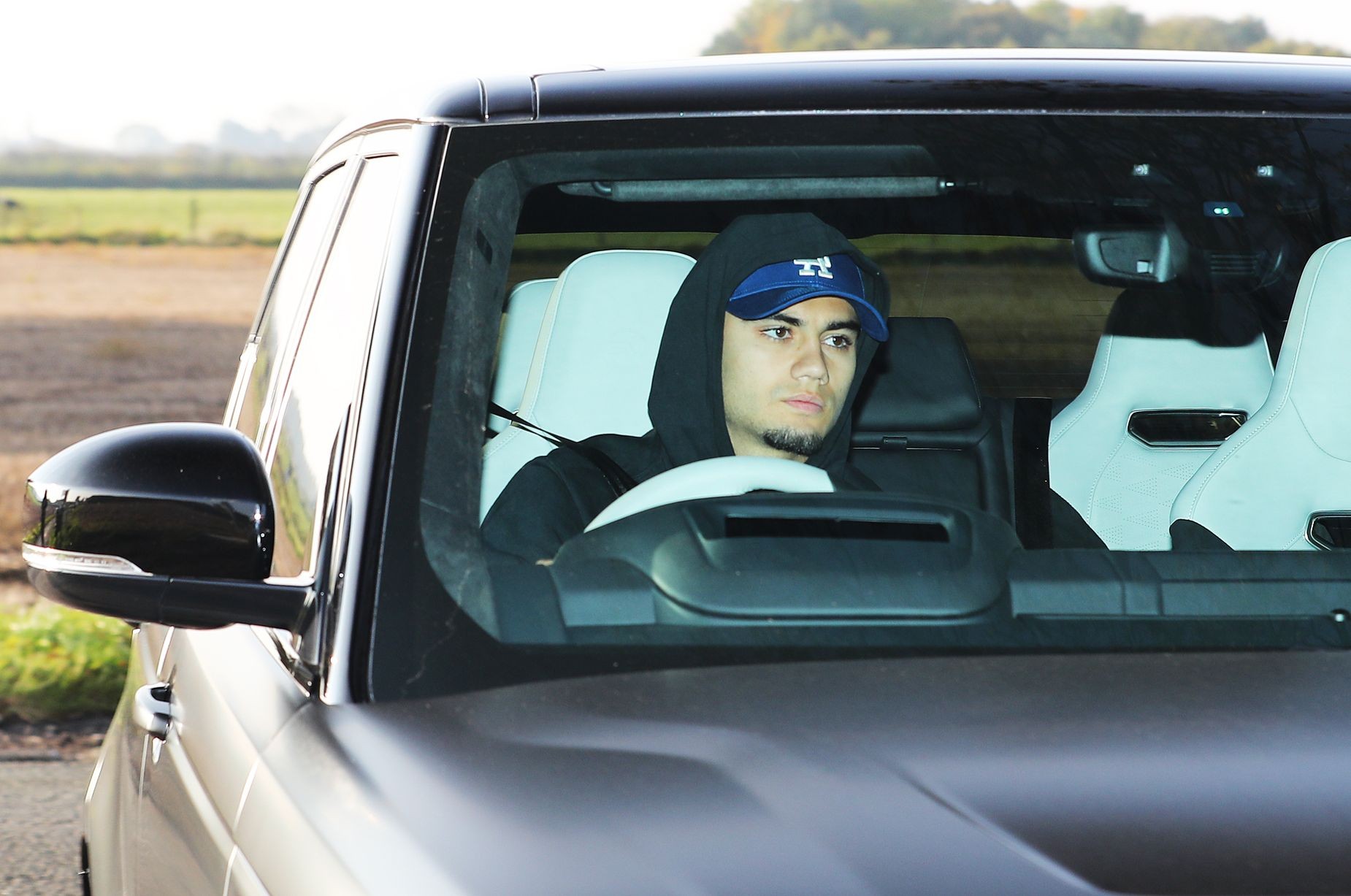 Manchester United players arrive for training after Chelsea win - Bóng Đá