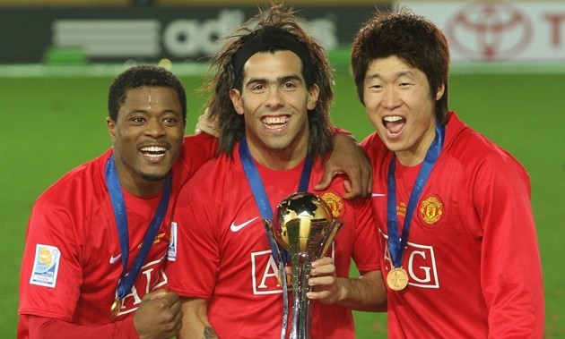 Từ Schmeichel đến Tevez: 7 cái tên từng khoác áo Man Utd và Man City - Bóng Đá