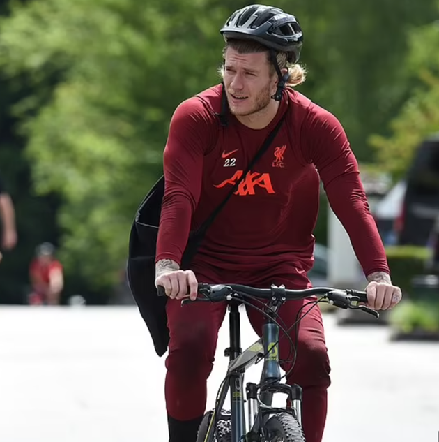 Liverpool stars get their bikes out again at pre-season training camp as Virgil van Dijk, Alex Oxlade-Chamberlain - Bóng Đá