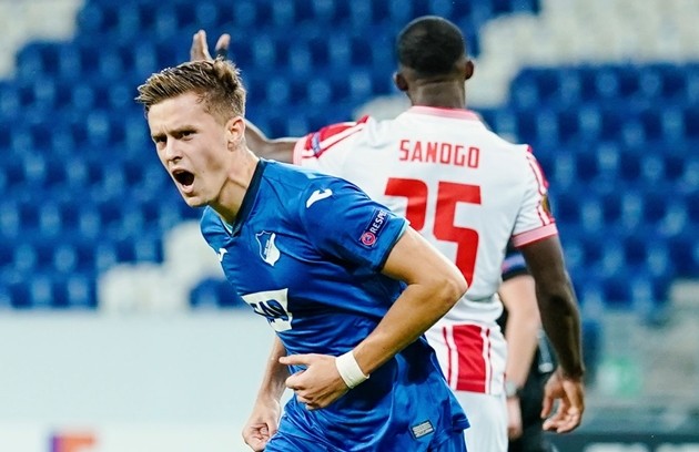 CHOÁNG! Nhận thẻ đỏ, huyền thoại Inter vẫn trực tiếp chỉ đạo các học trò - Bóng Đá