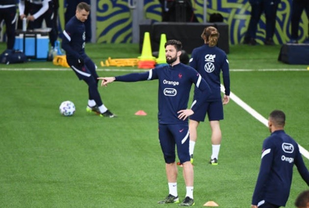 Giroud ready to leave Chelsea; Roma talks held - Bóng Đá