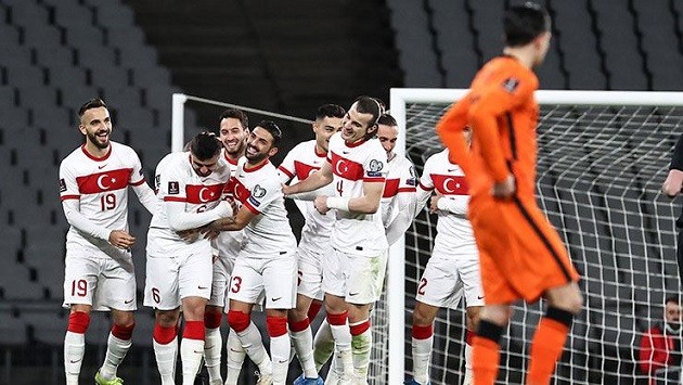 Depay miss pen - Bóng Đá