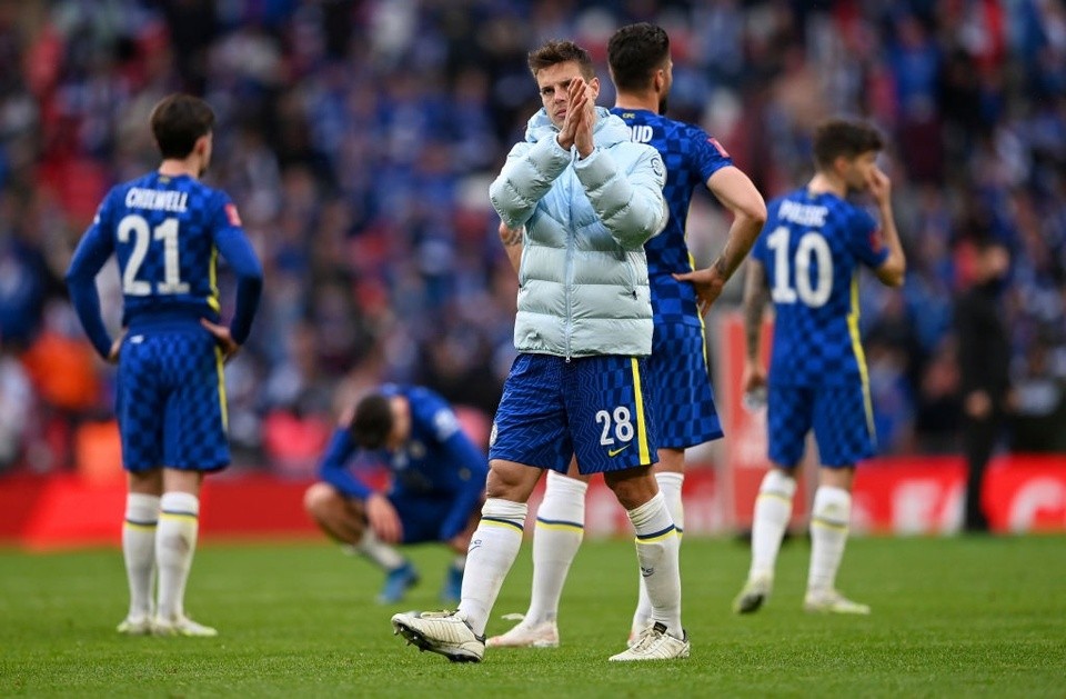 Thất bại cay đắng, toàn đội Chelsea đổ gục xuống sân - Bóng Đá