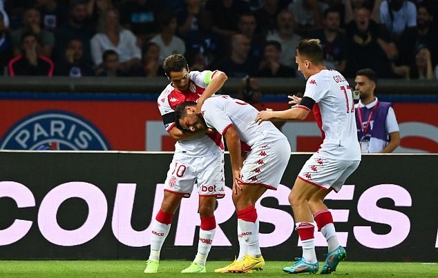 Neymar đá penalty trước Mbappe, PSG tránh trận thua bẽ mặt - Bóng Đá