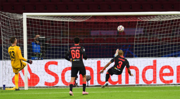 Fabinho cứu bóng trên vạch vôi, CĐV Liverpool thay nhau phát cuồng - Bóng Đá