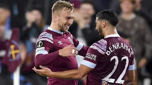 Cảnh hỗn loạn, pháo sáng xuất hiện ở trận thắng của CLB Premier League - Bóng Đá