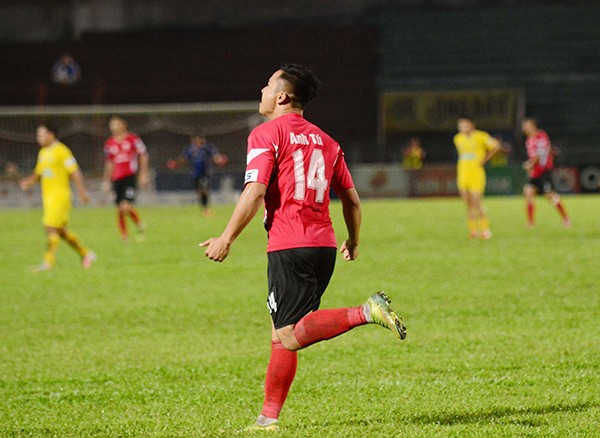 Thắng kịch tính Tây Ninh, CLB Long An tiếp tục giành 