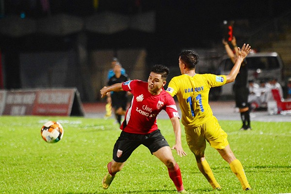 Thắng kịch tính Tây Ninh, CLB Long An tiếp tục giành 