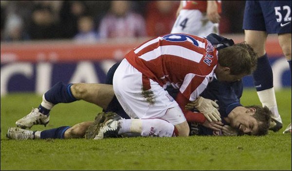 Hùng Dũng và những cầu thủ bị gãy gập ống đồng của bóng đá Thế giới - Bóng Đá