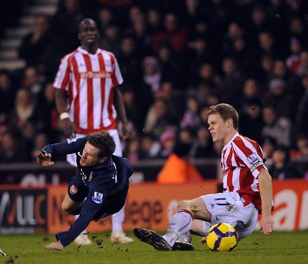 Hùng Dũng và những cầu thủ bị gãy gập ống đồng của bóng đá Thế giới - Bóng Đá