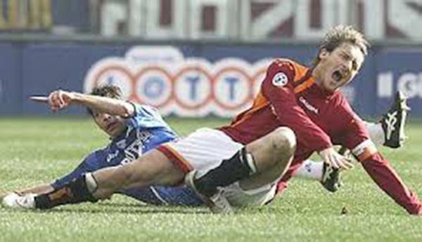 Hùng Dũng và những cầu thủ bị gãy gập ống đồng của bóng đá Thế giới - Bóng Đá